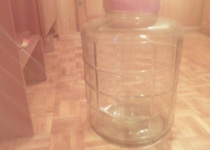 Grajewo ogłoszenia: Sprzedam szklany galon do wina .Przyda się na letni czas .