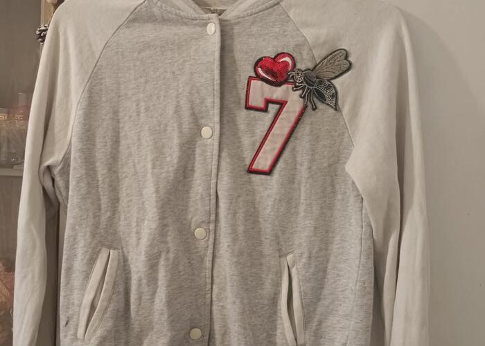 Grajewo ogłoszenia: Sprzedam top rozmiar 164cm cena 10zł i bluzę 152-164cm 15zł